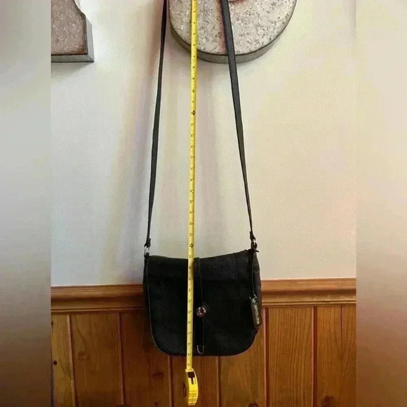 Kenneth Cole Reaction leather shoulder bag, gold accents - Picture 10 of 11